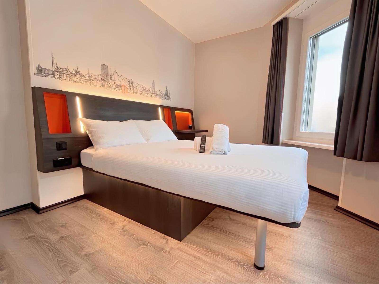 Easyhotel Zuerich Main Station Exterior photo