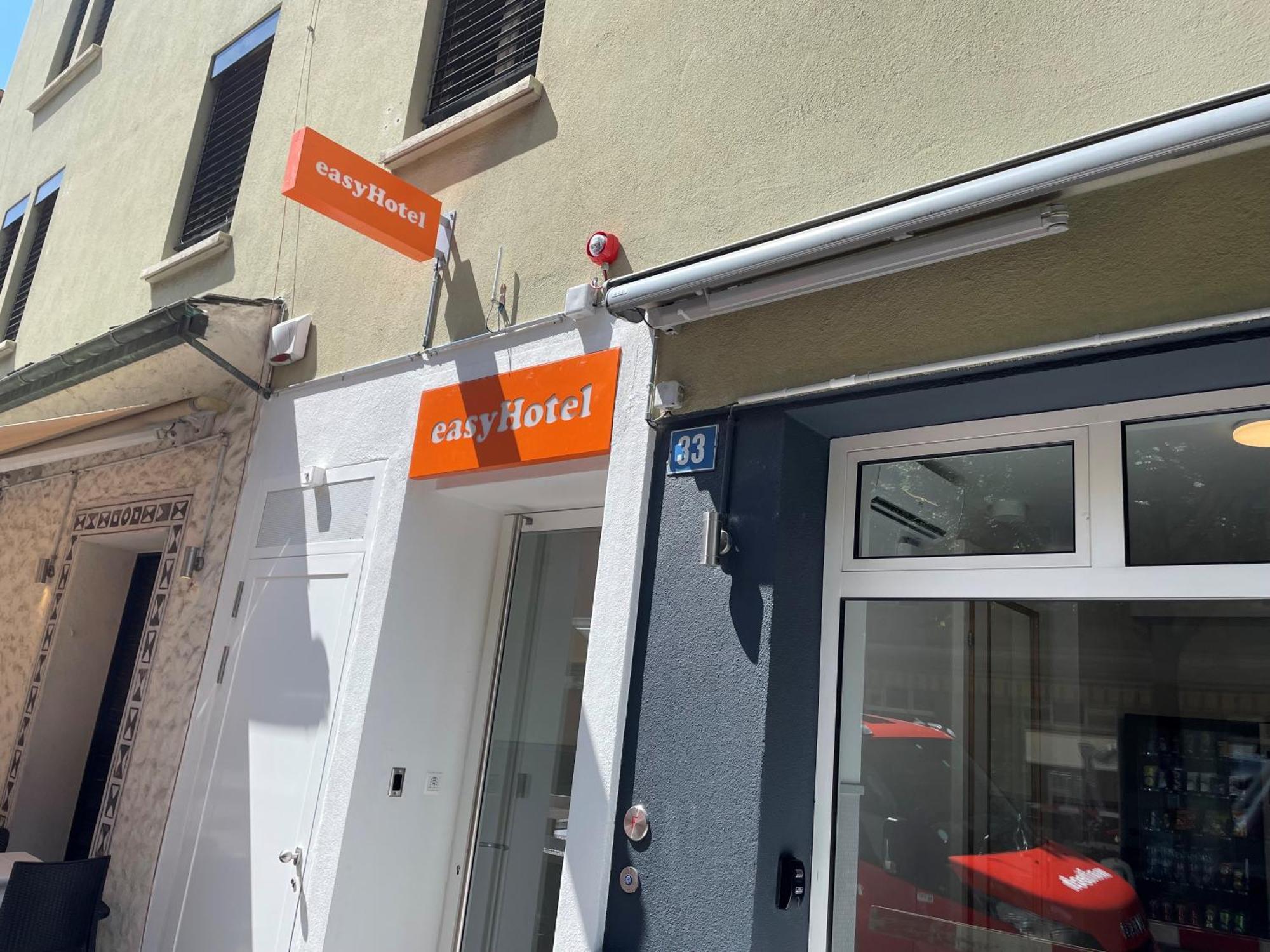 Easyhotel Zuerich Main Station Exterior photo