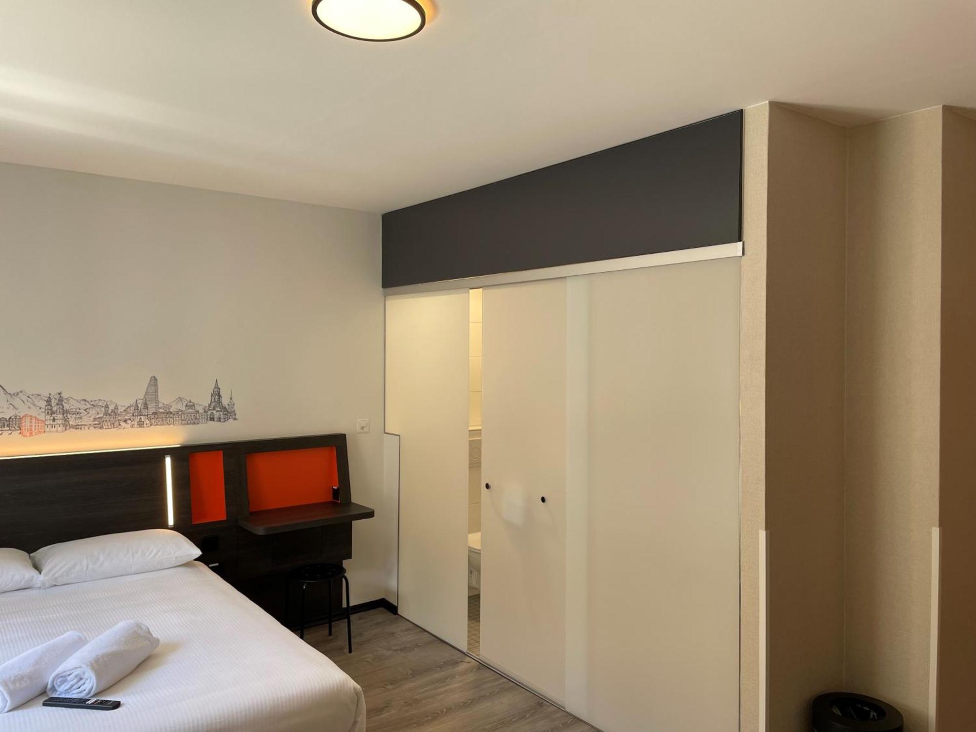 Easyhotel Zuerich Main Station Exterior photo