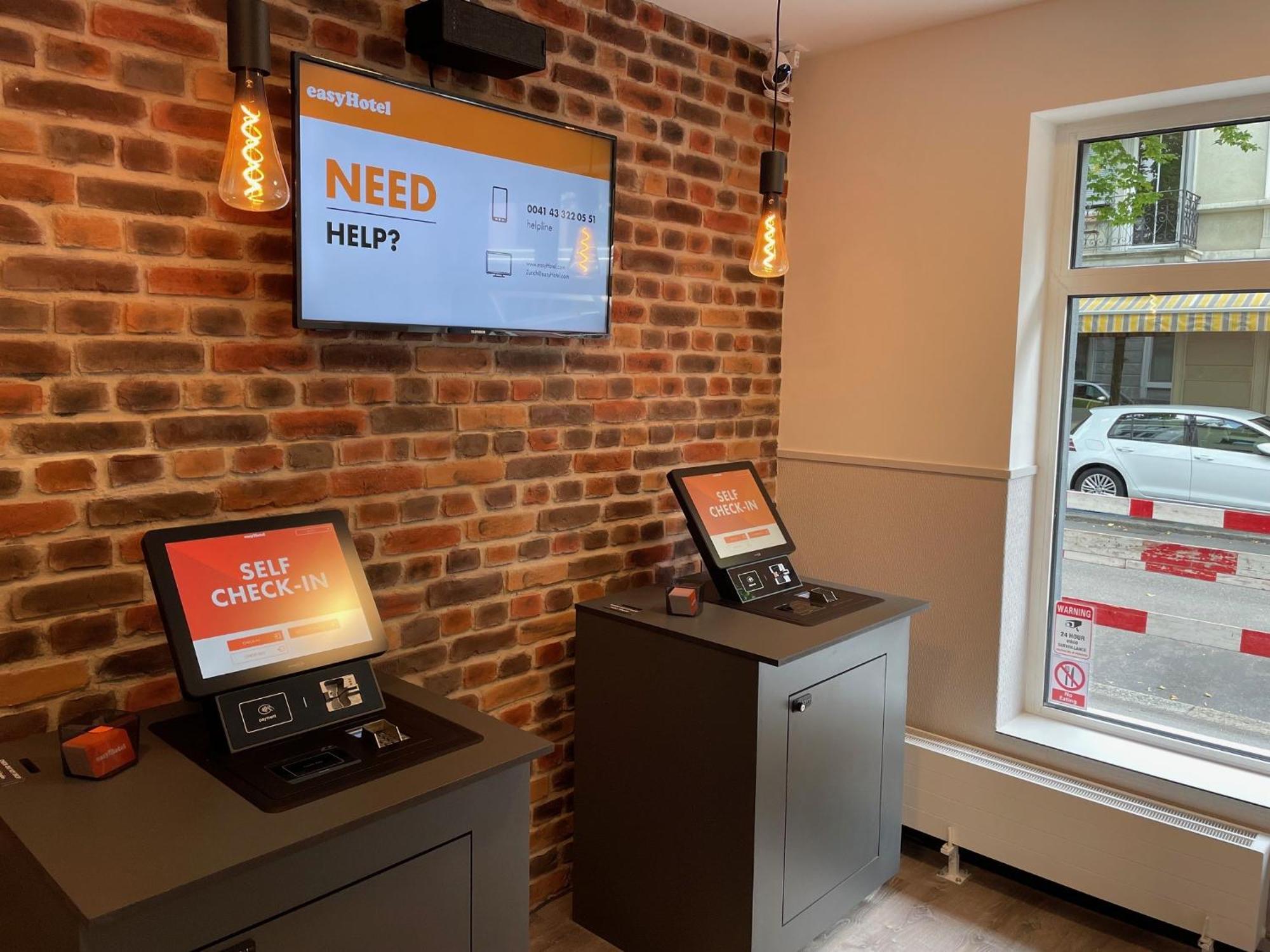 Easyhotel Zuerich Main Station Exterior photo