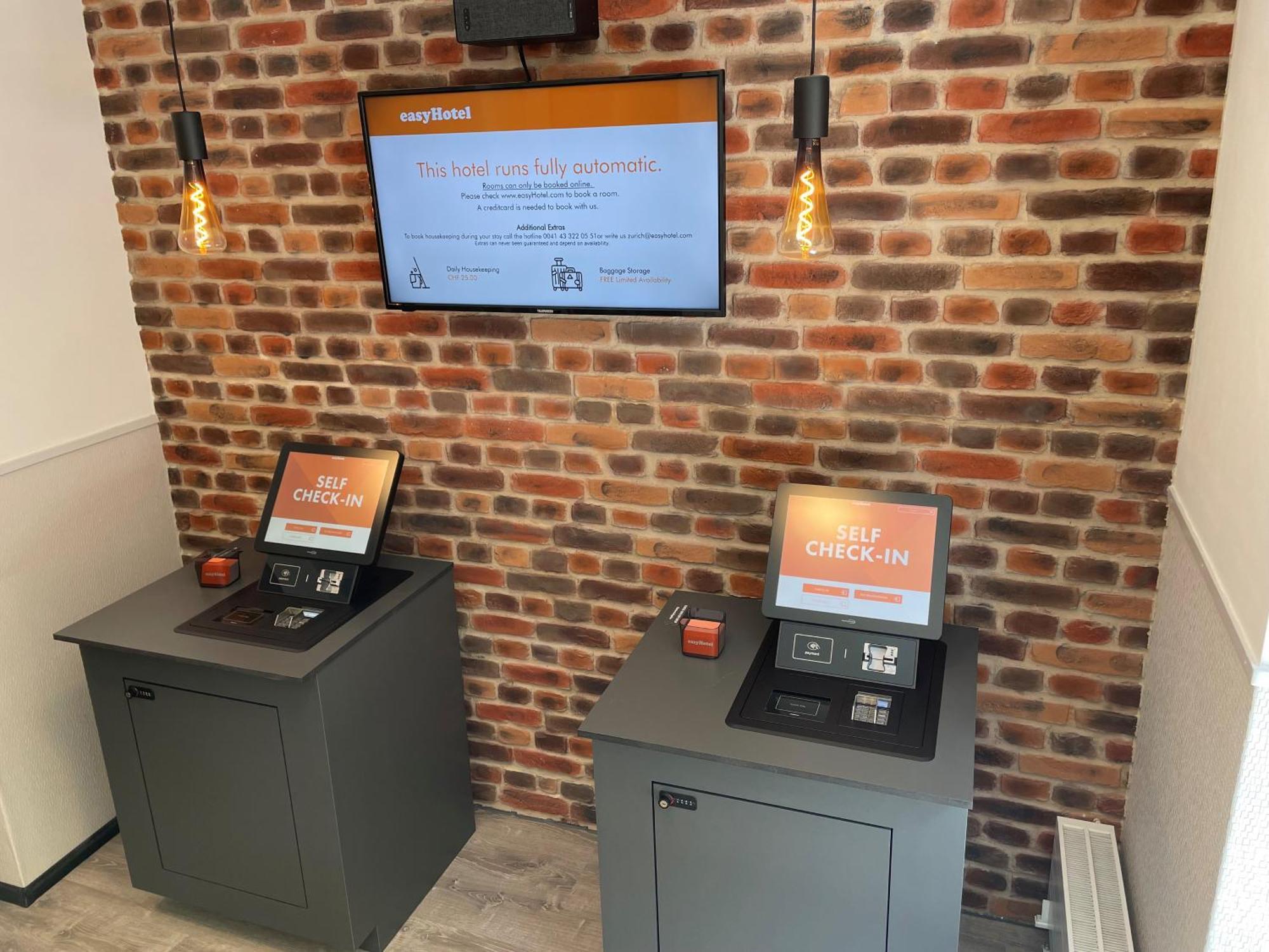 Easyhotel Zuerich Main Station Exterior photo