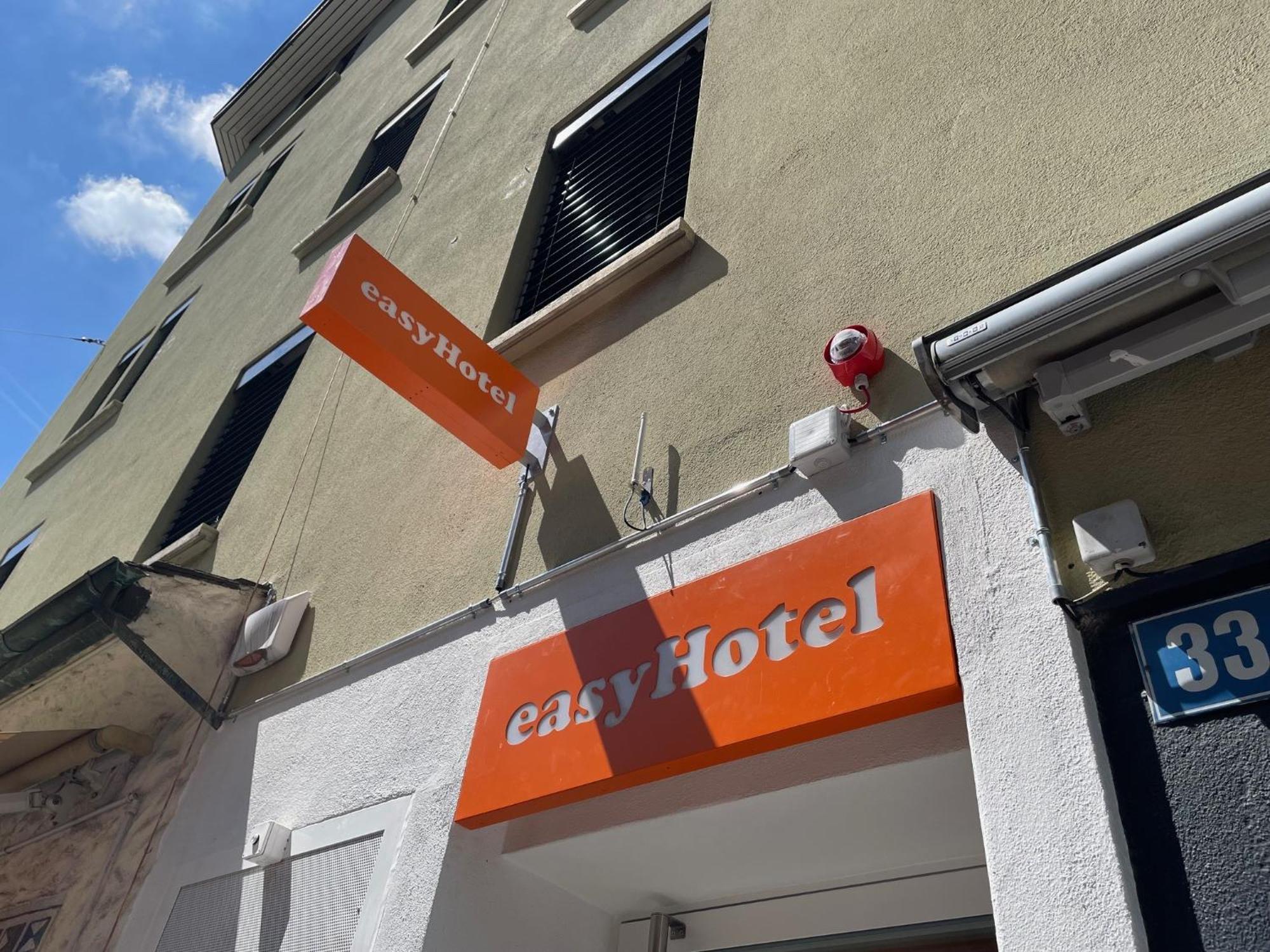 Easyhotel Zuerich Main Station Exterior photo