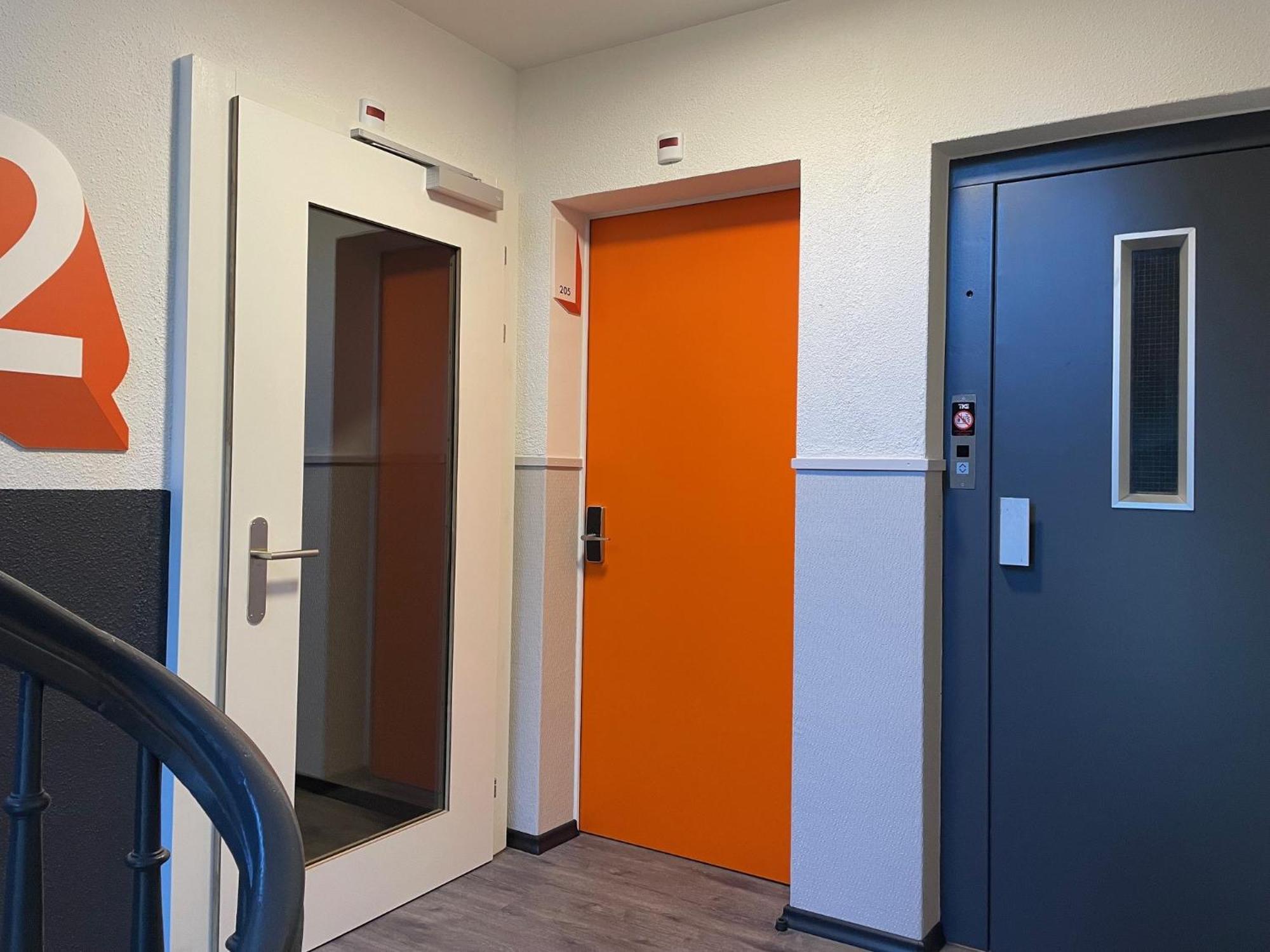 Easyhotel Zuerich Main Station Exterior photo