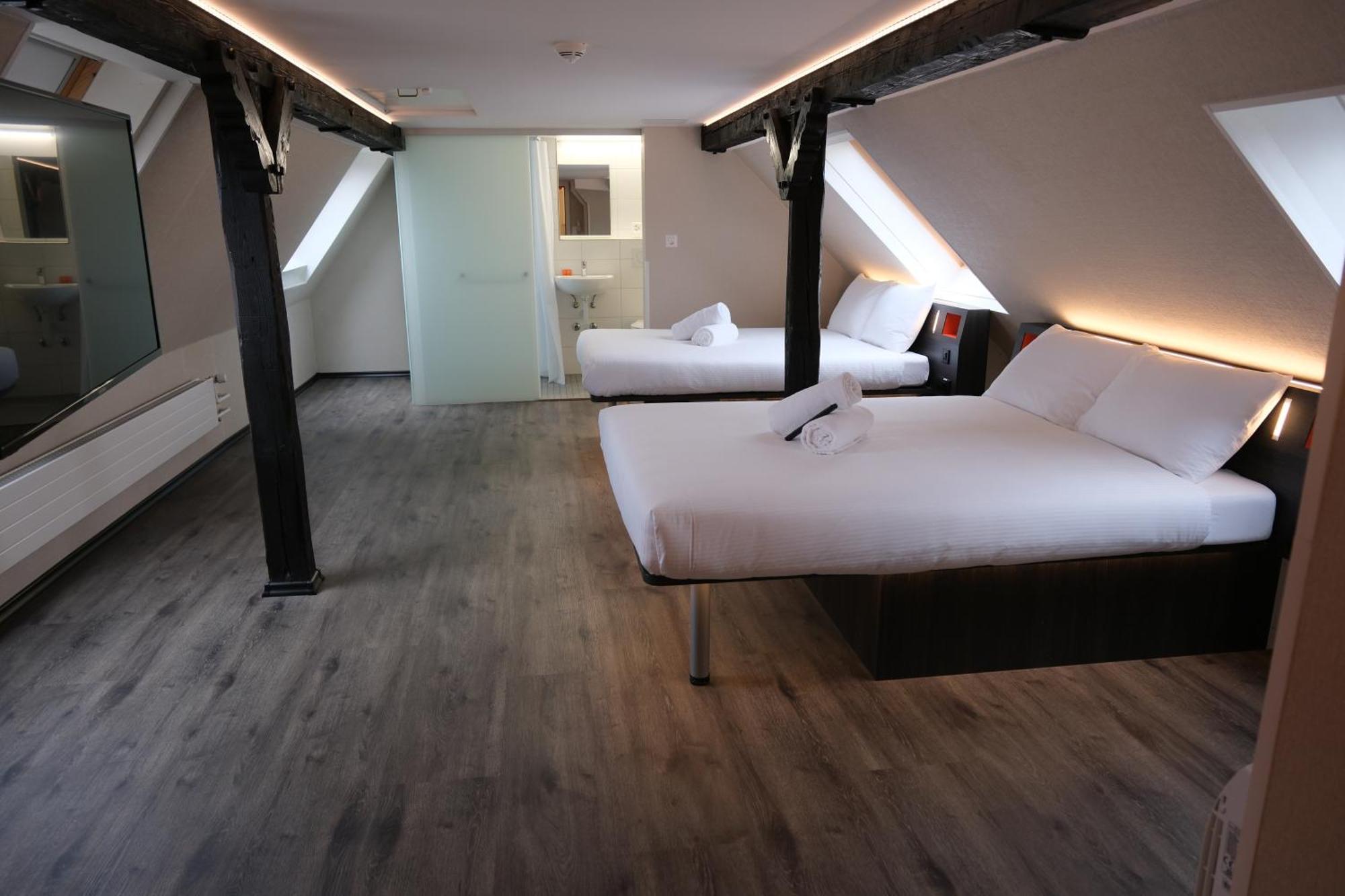 Easyhotel Zuerich Main Station Room photo