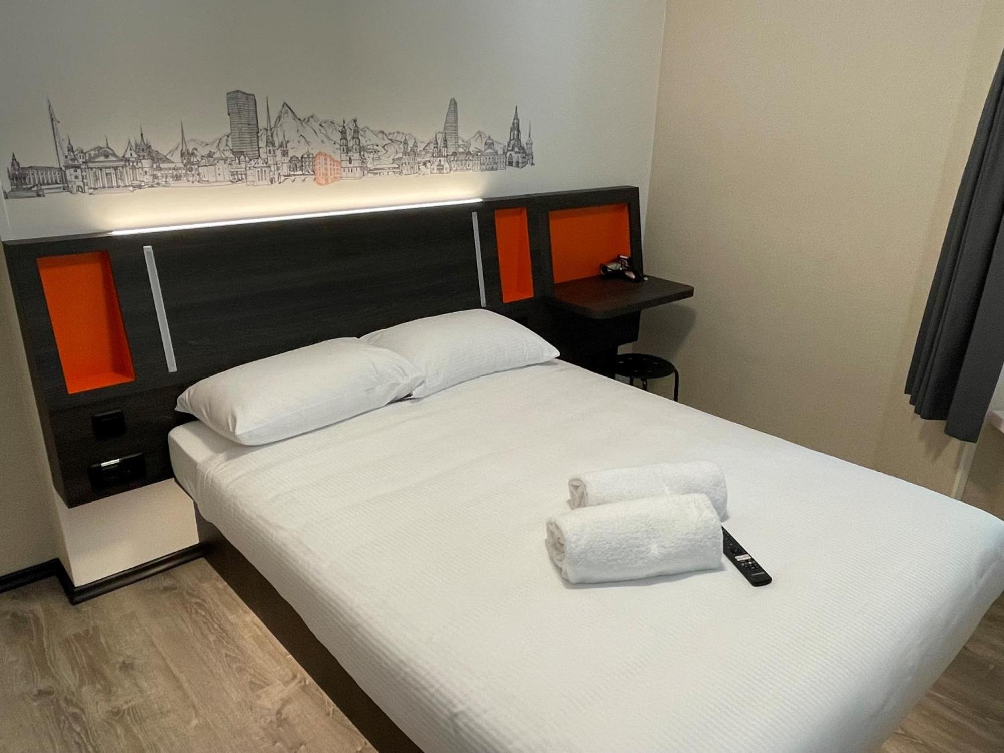 Easyhotel Zuerich Main Station Exterior photo